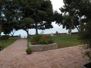  Luxury Waterfront Villa  Агии Теодори